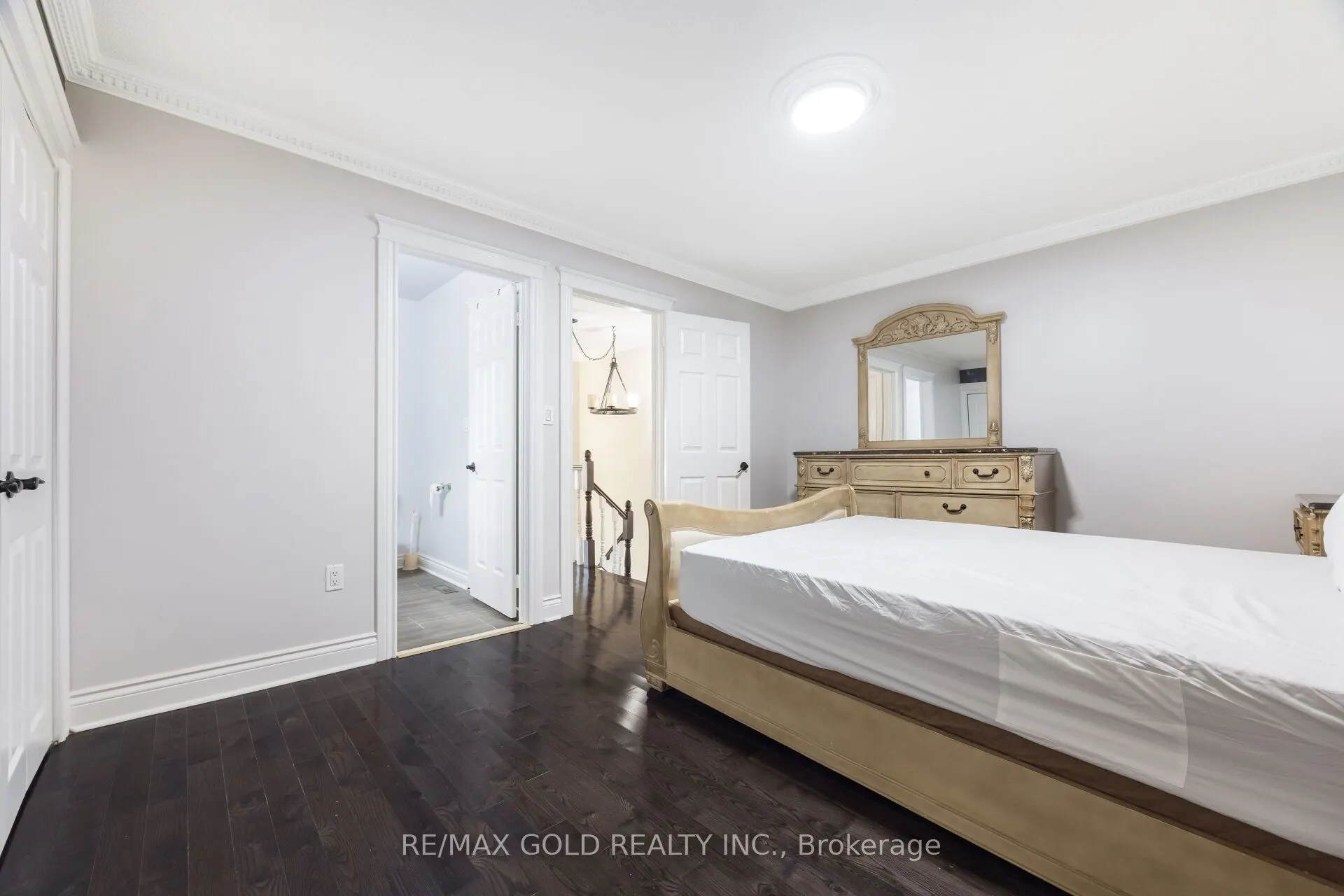 63 Mount Fuji Crescent