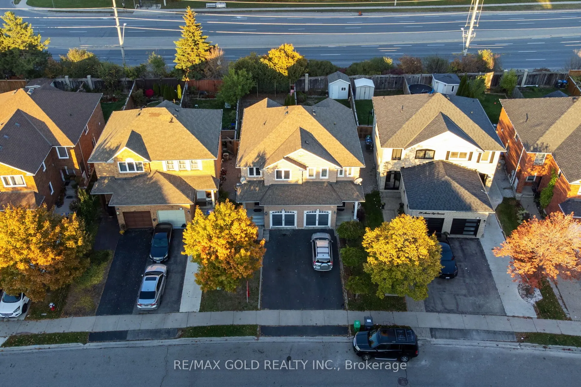 63 Mount Fuji Crescent