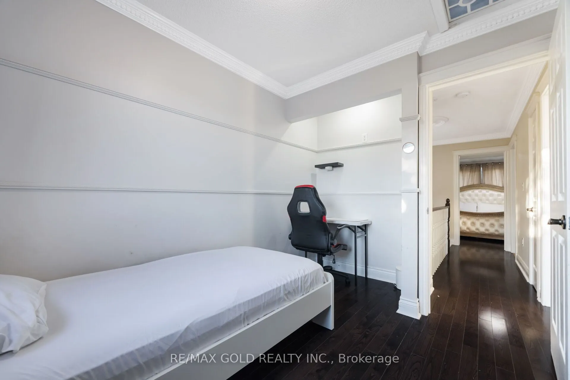 63 Mount Fuji Crescent