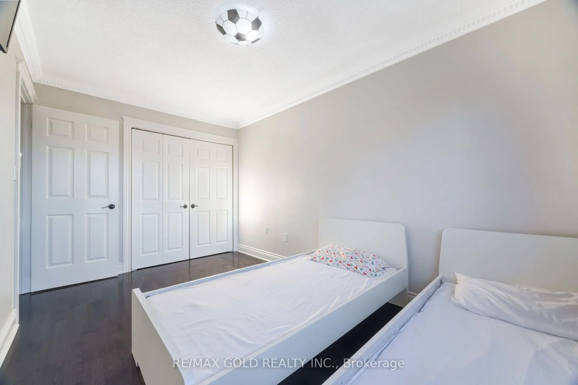 63 Mount Fuji Crescent