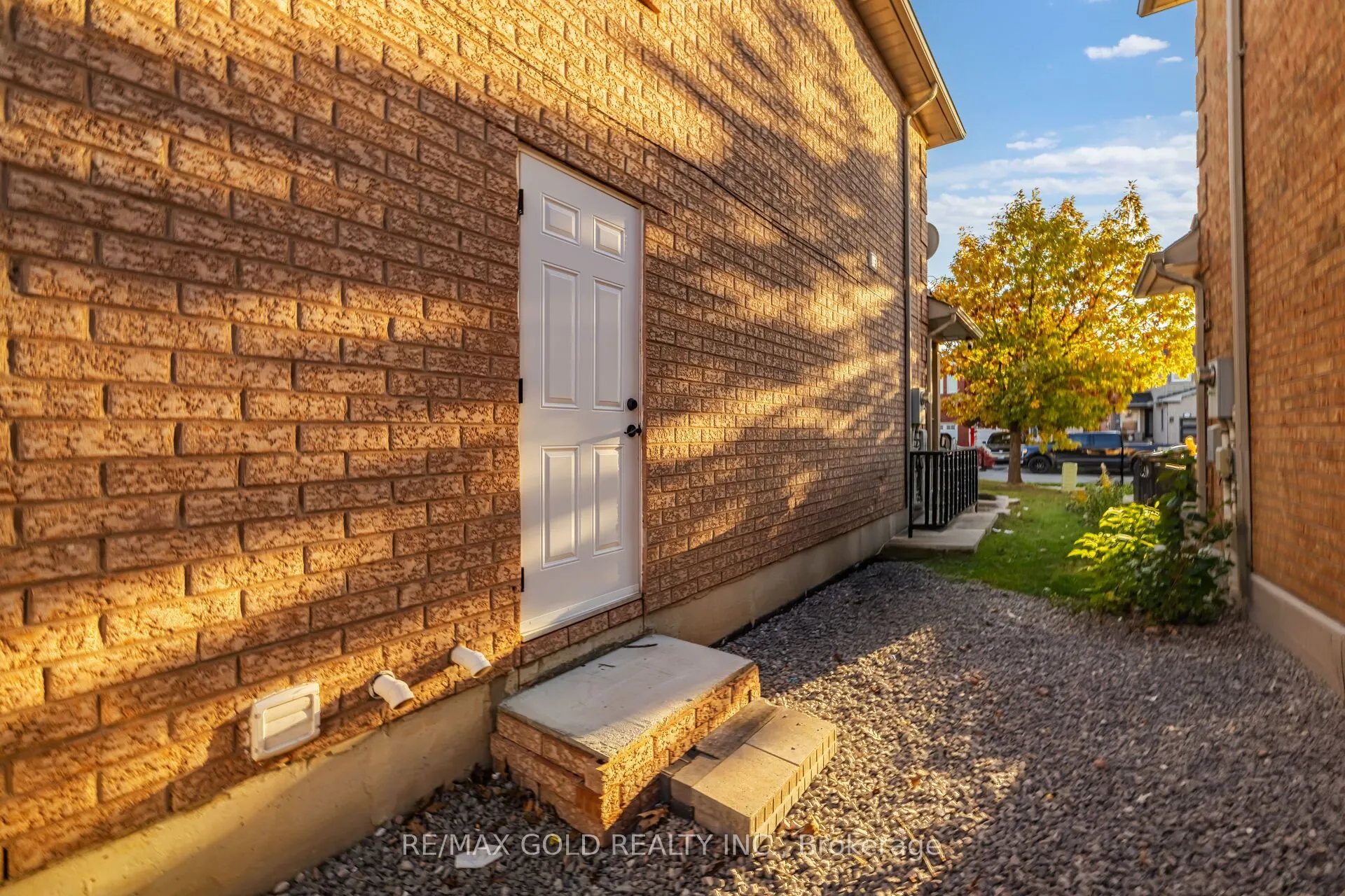 63 Mount Fuji Crescent