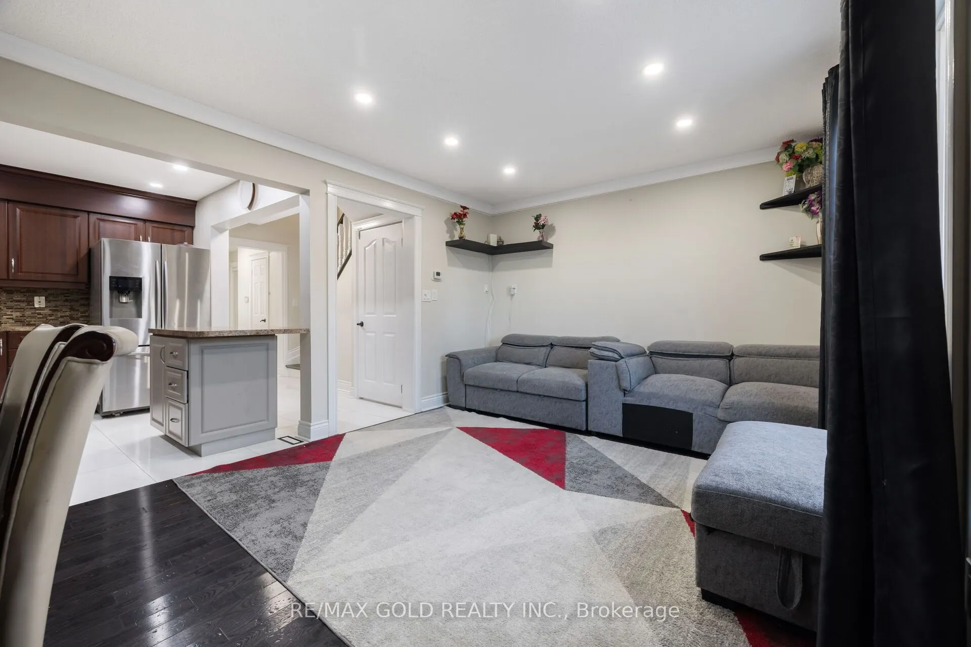 63 Mount Fuji Crescent