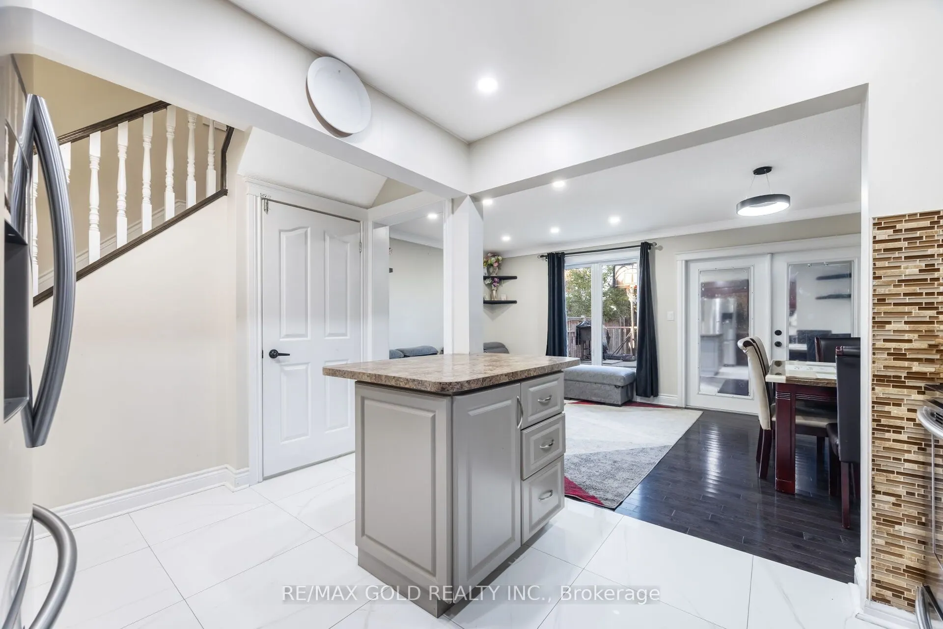 63 Mount Fuji Crescent