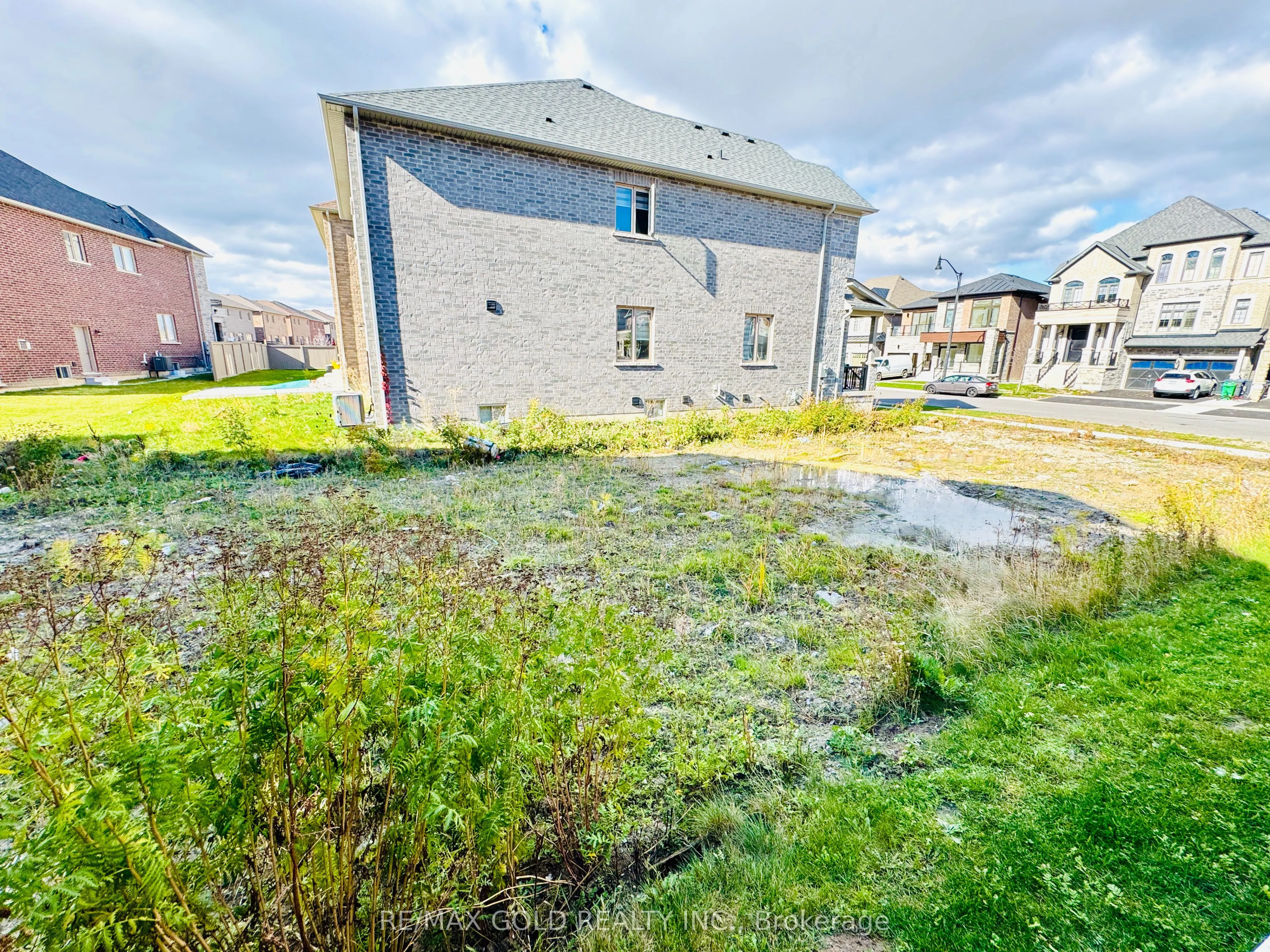 180 Thornbush Boulevard