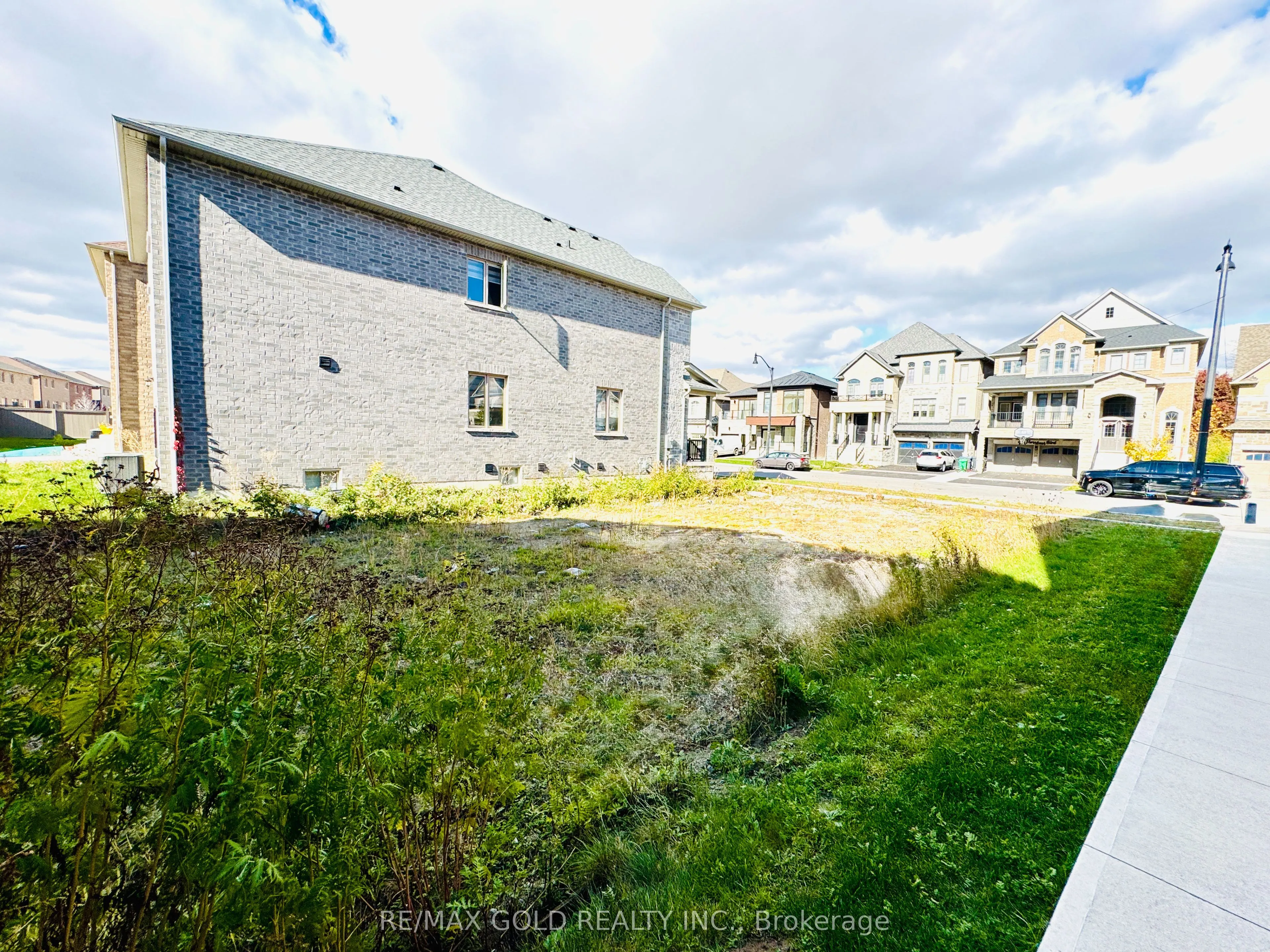 180 Thornbush Boulevard