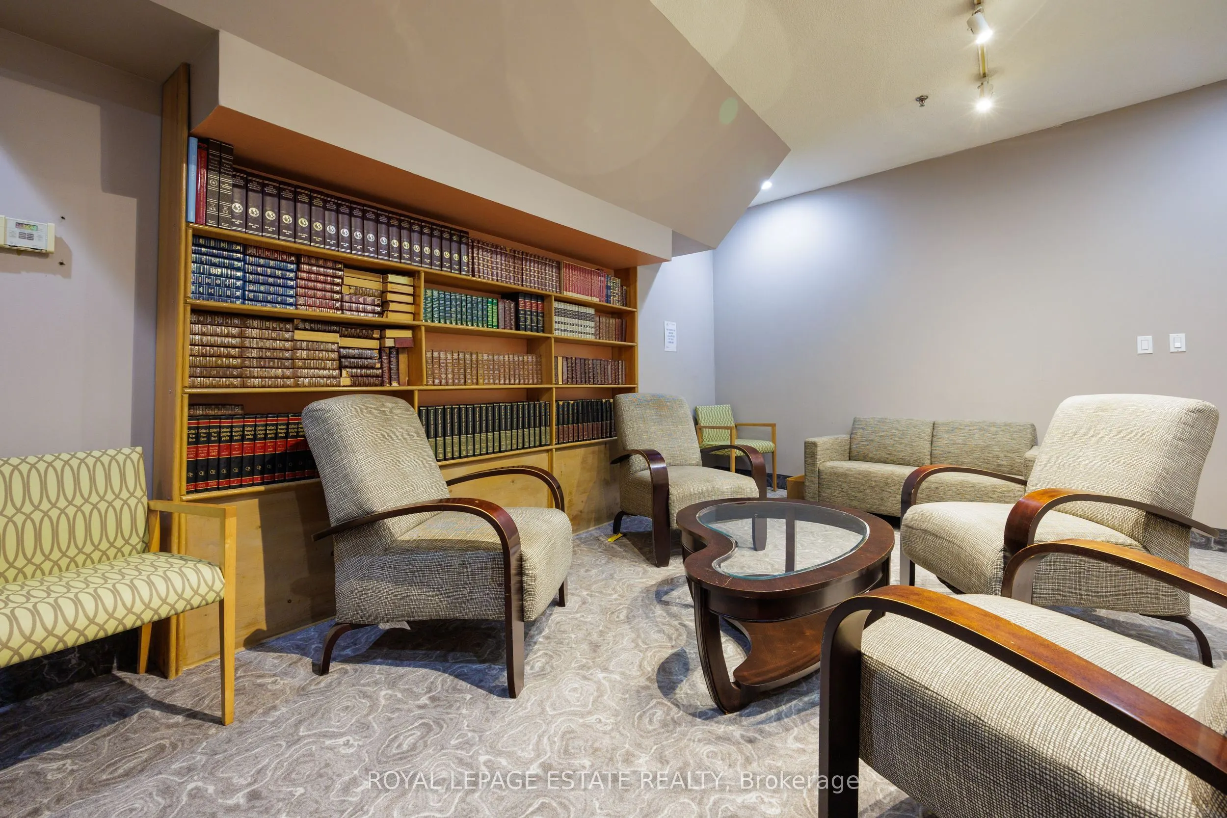 3 Hickory Tree Road, #1903