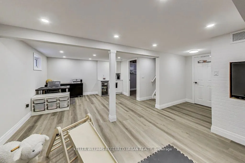 116 Fallingdale Crescent