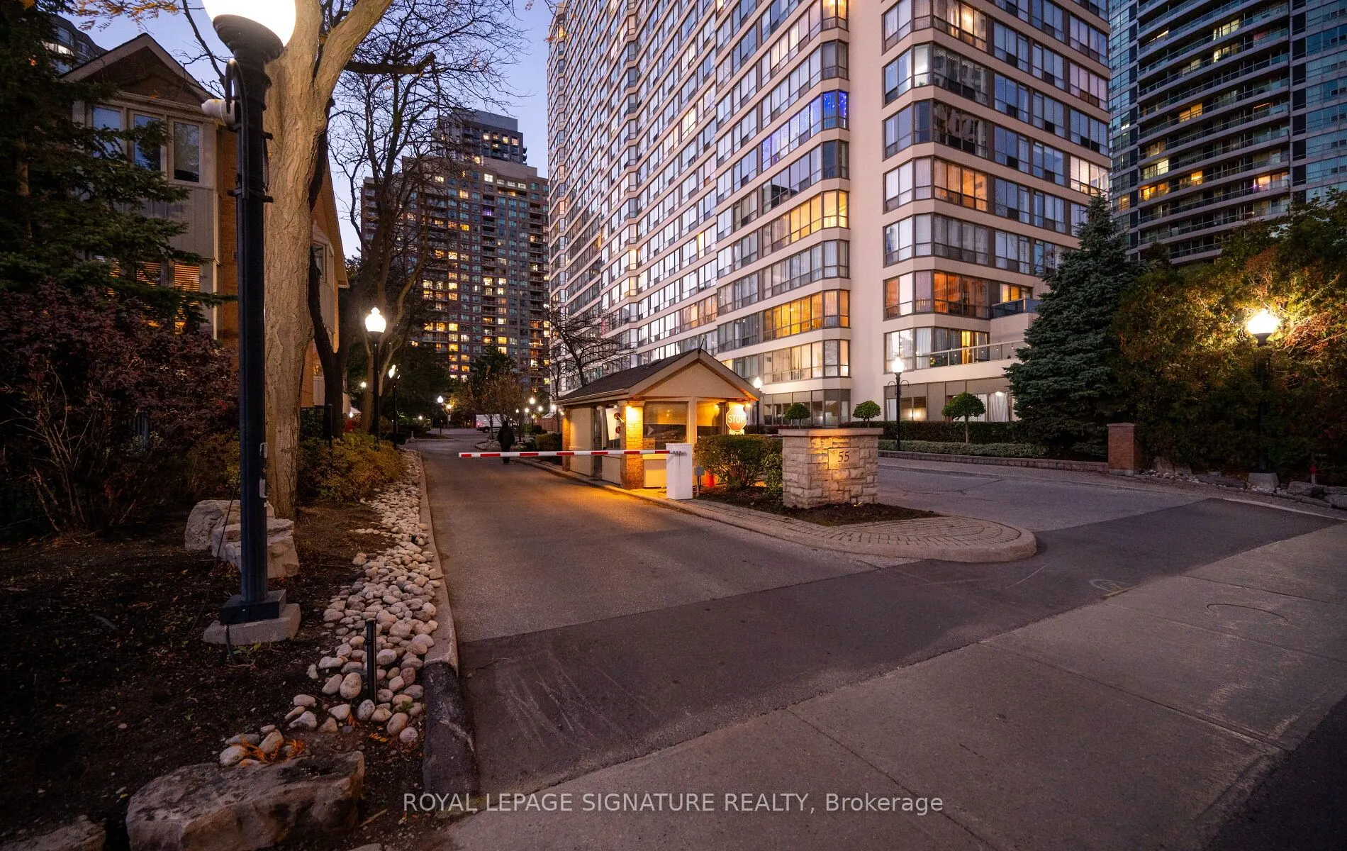 55 Elm Drive W, #405