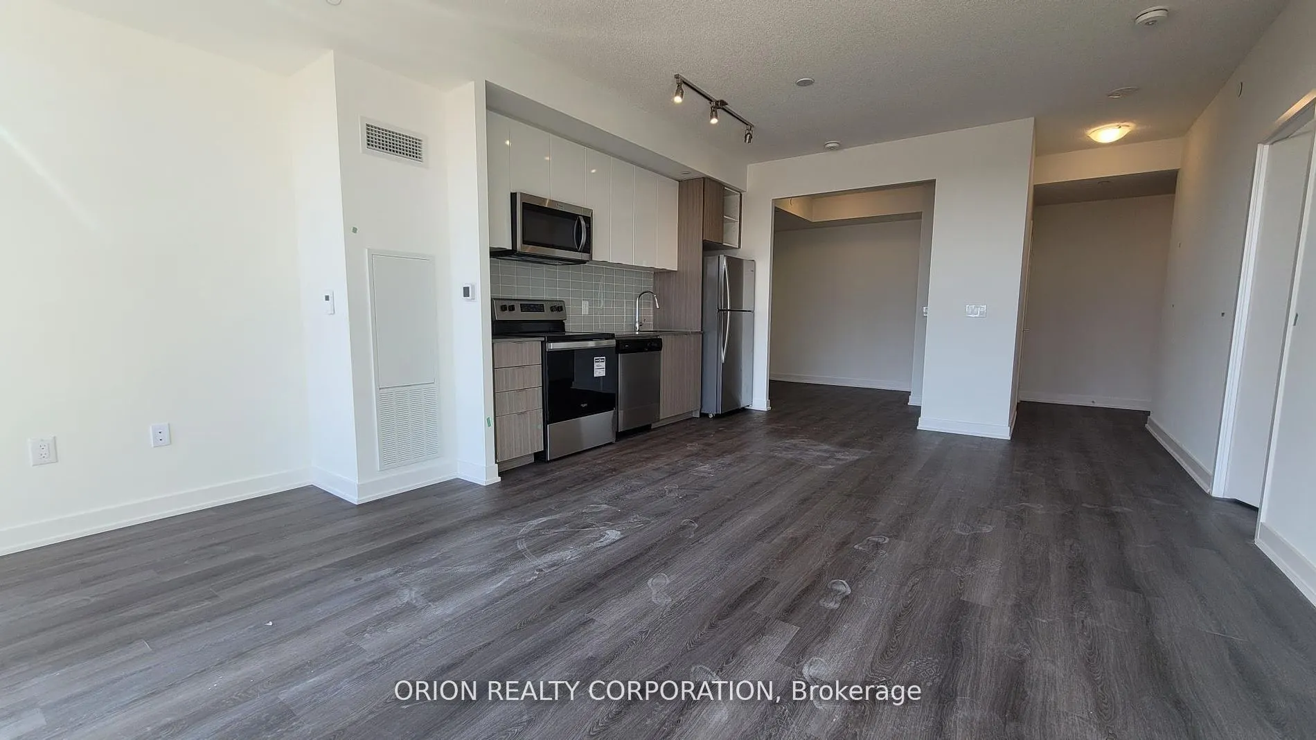 859 The Queensway, #613