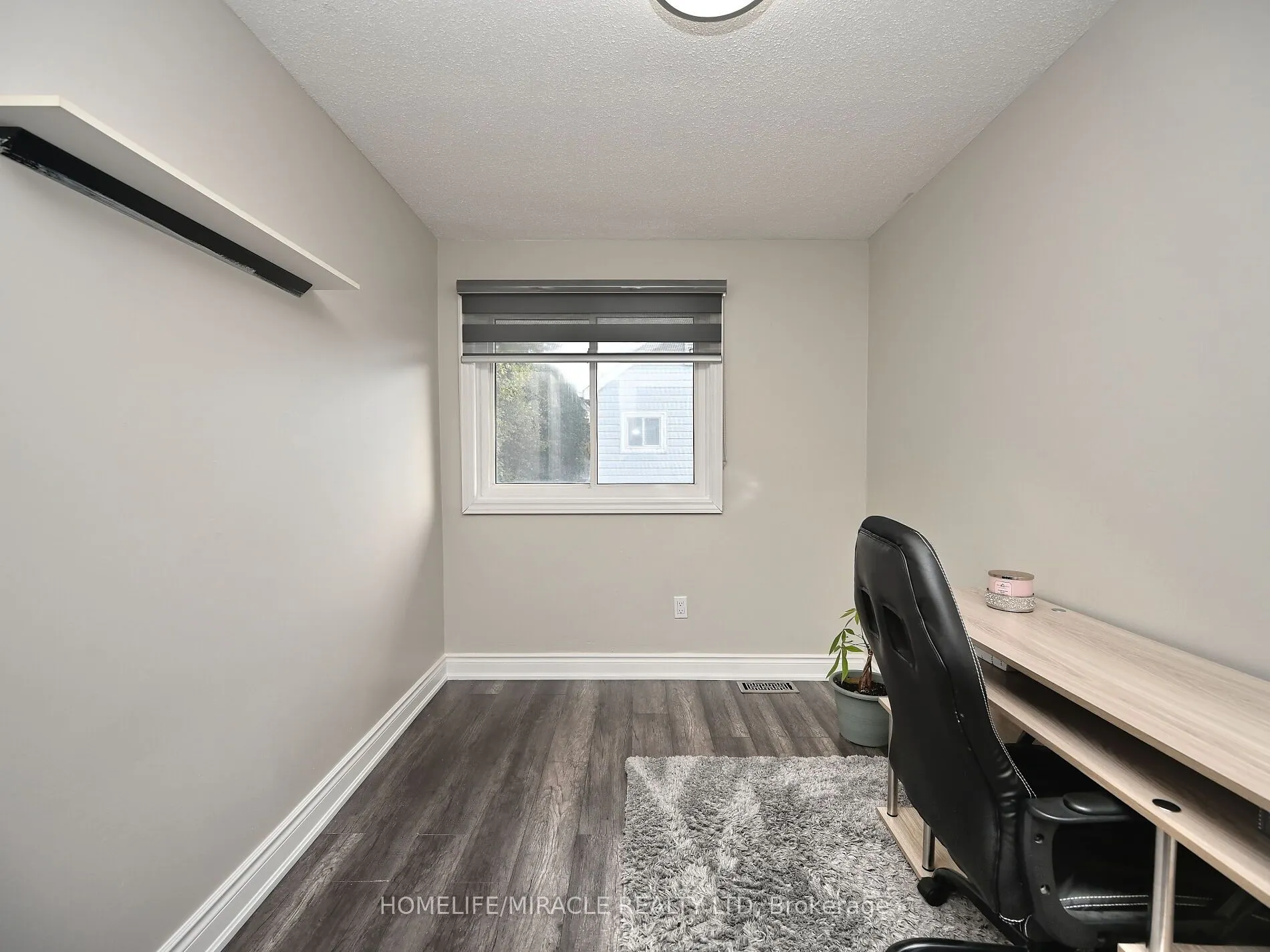 10 Grass Point Square