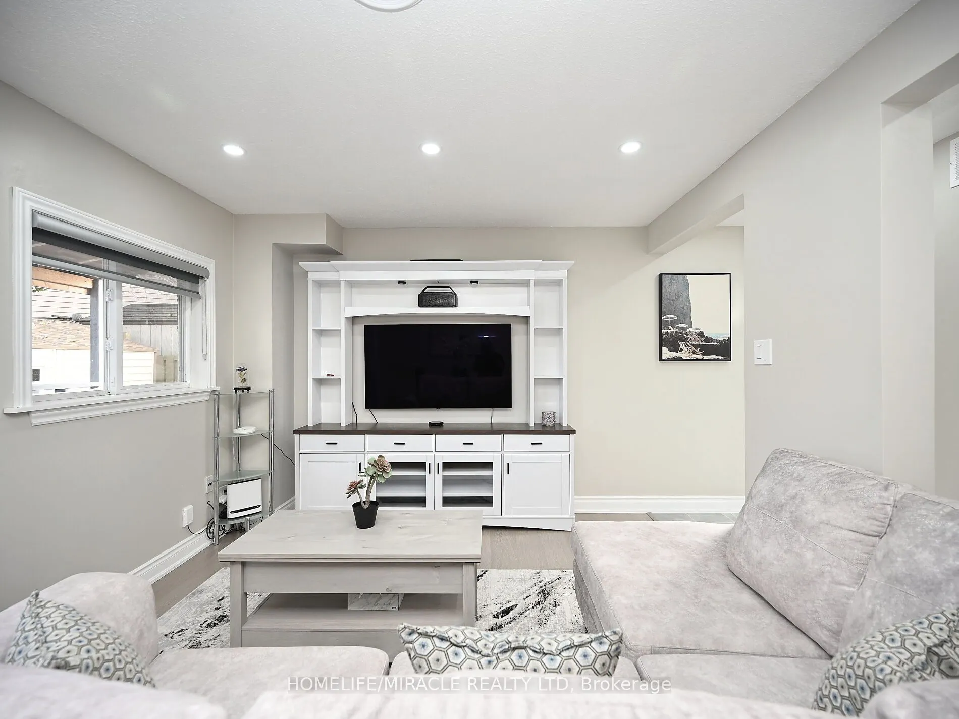 10 Grass Point Square