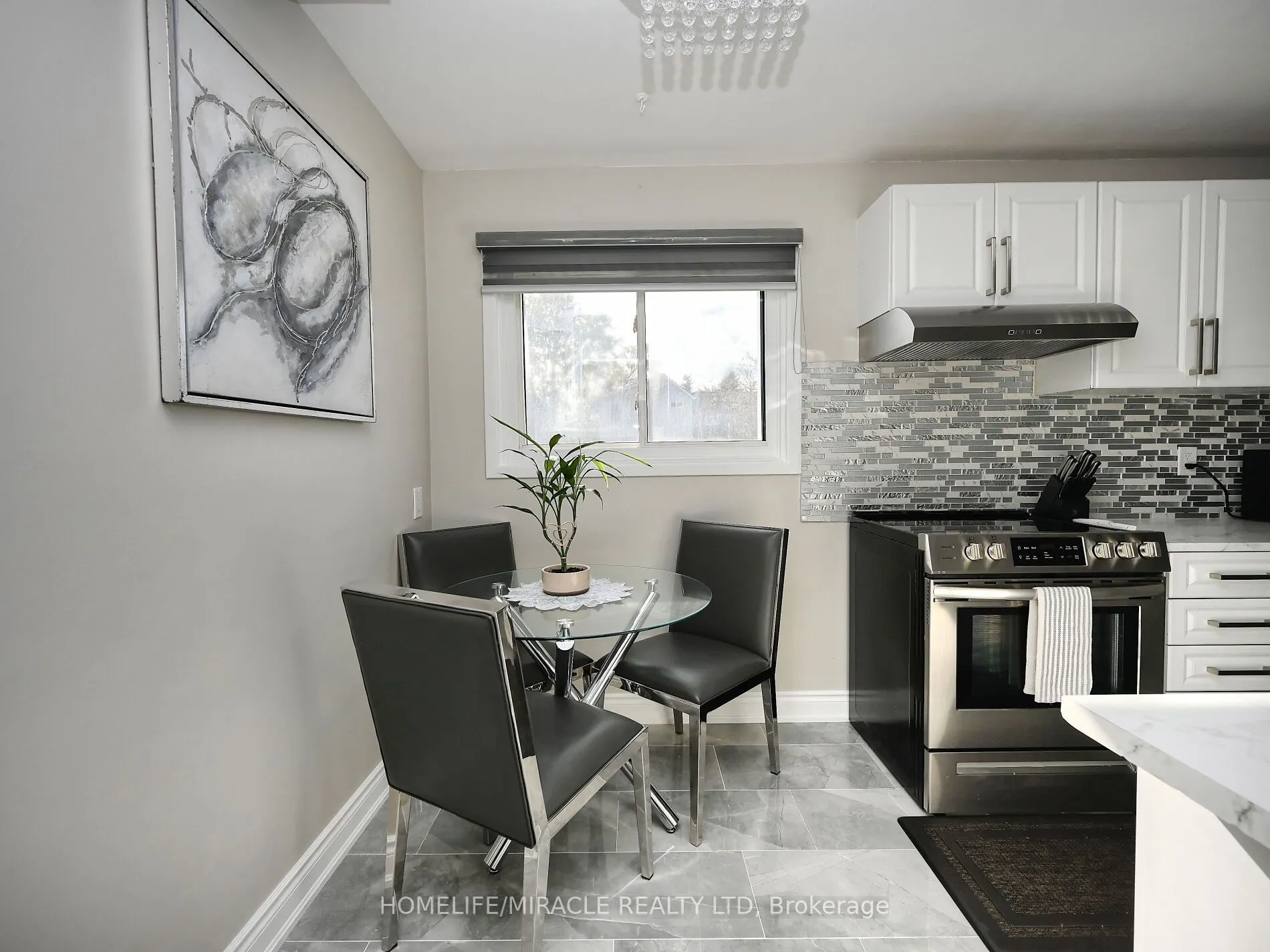 10 Grass Point Square