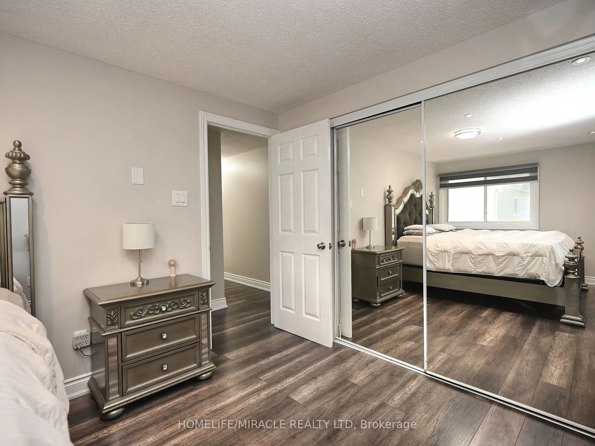 10 Grass Point Square