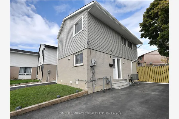 10 Grass Point Square