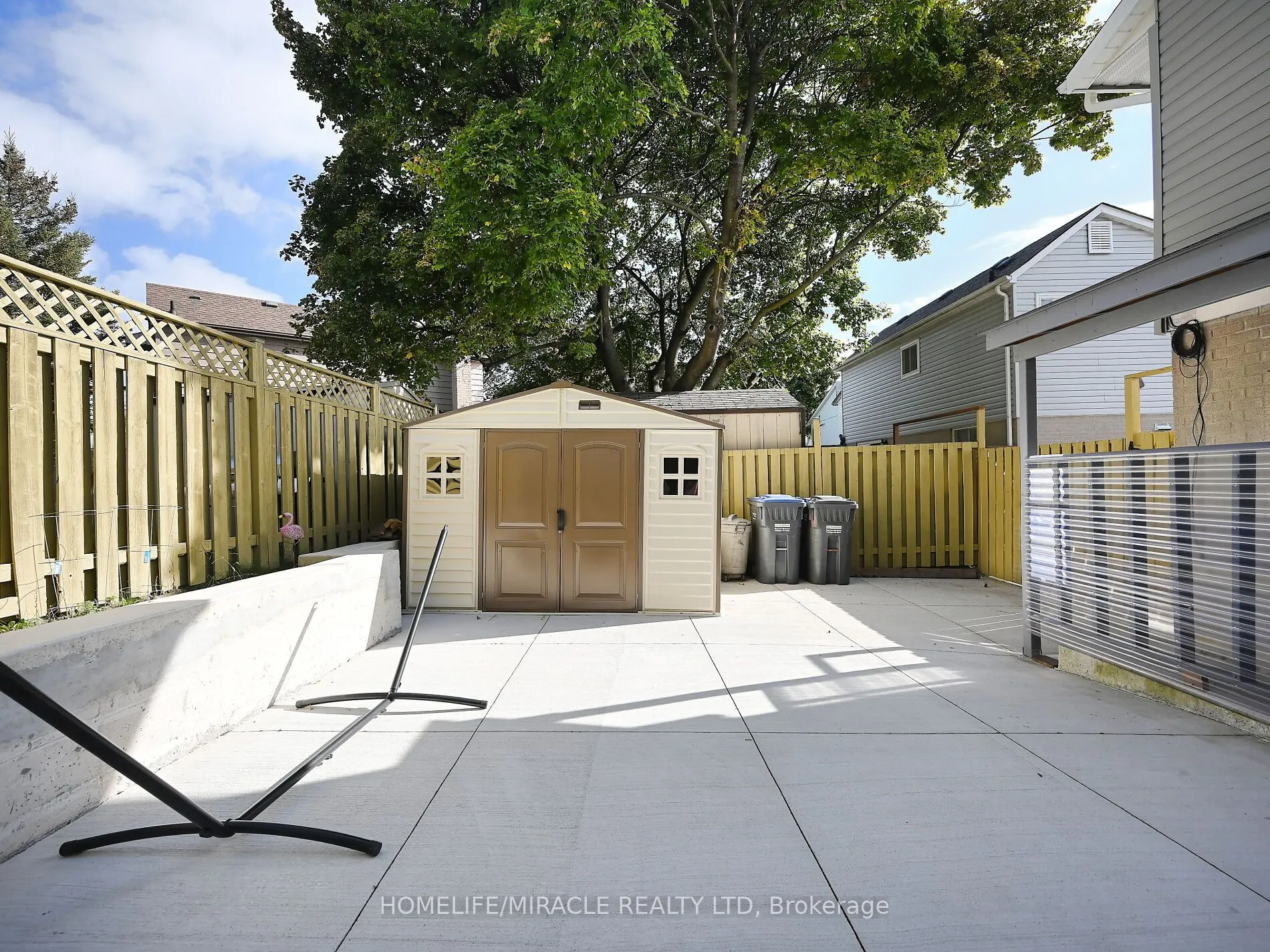 10 Grass Point Square