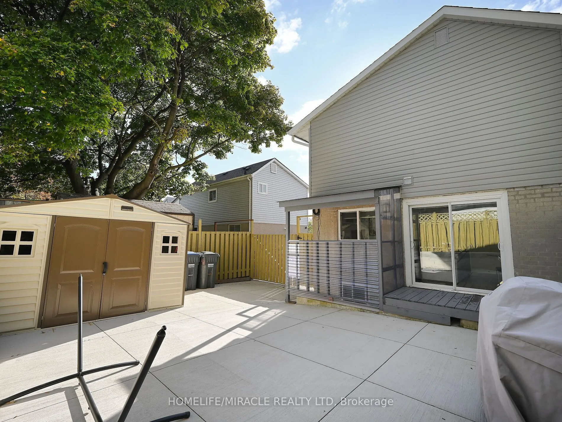 10 Grass Point Square