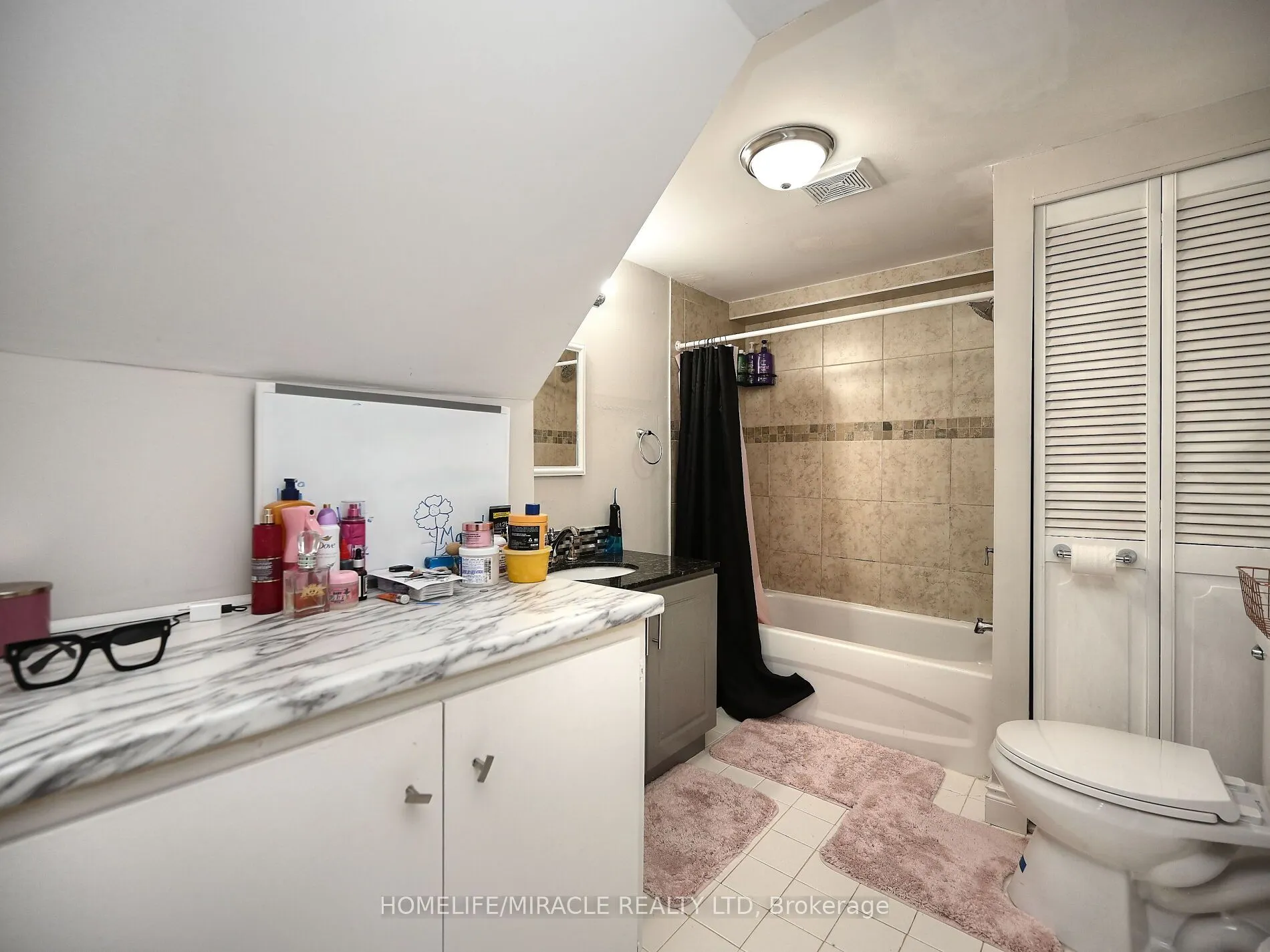 10 Grass Point Square