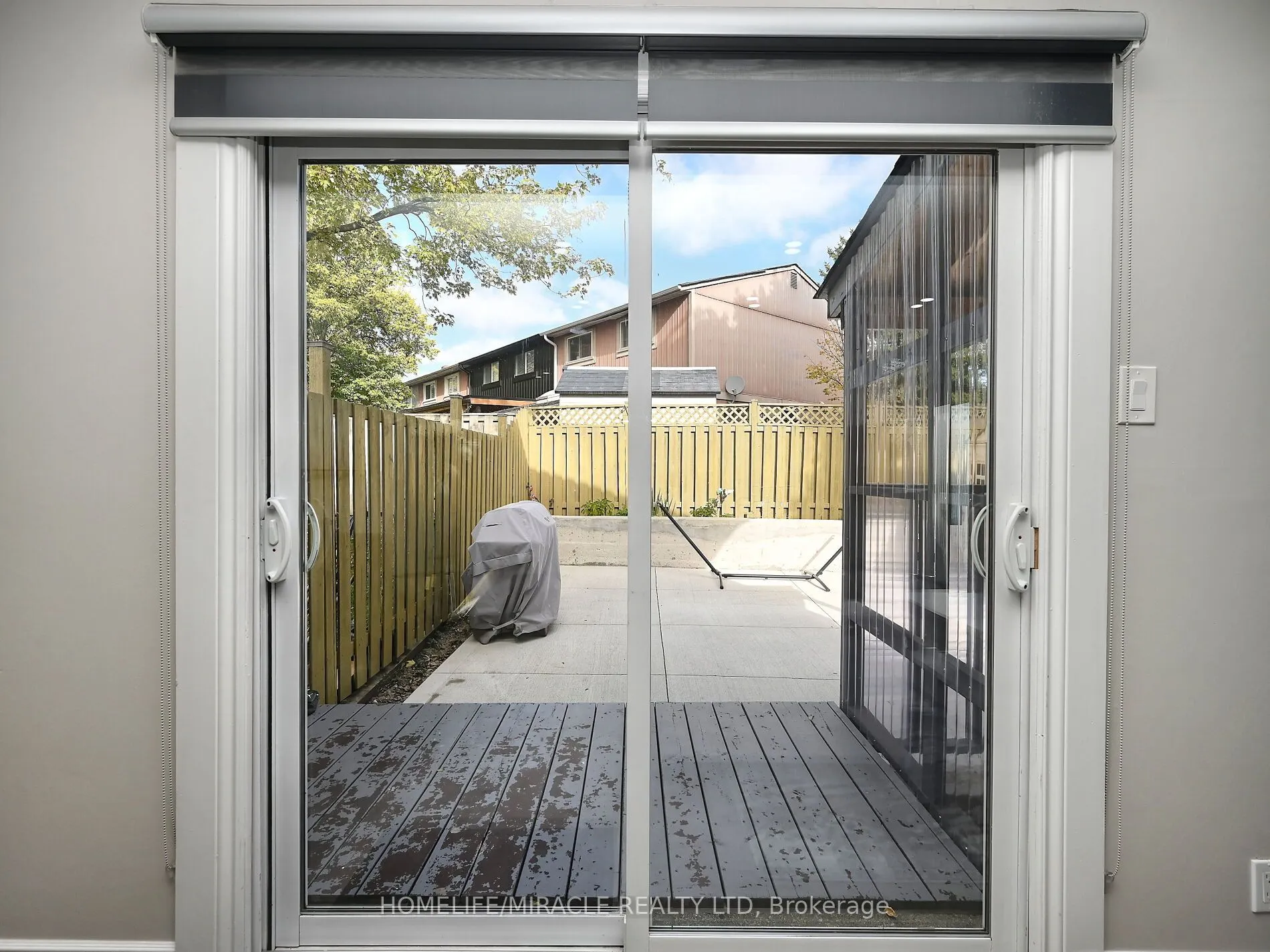 10 Grass Point Square