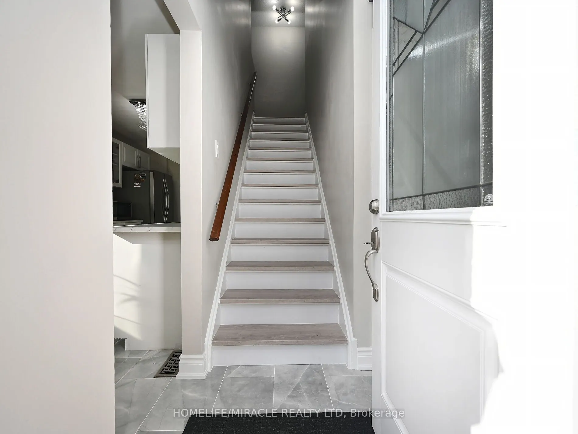 10 Grass Point Square