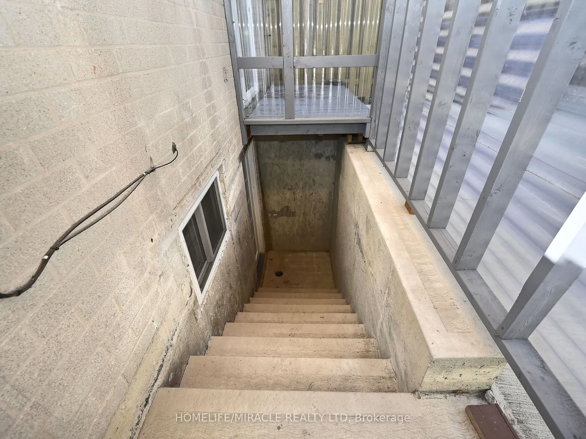 10 Grass Point Square