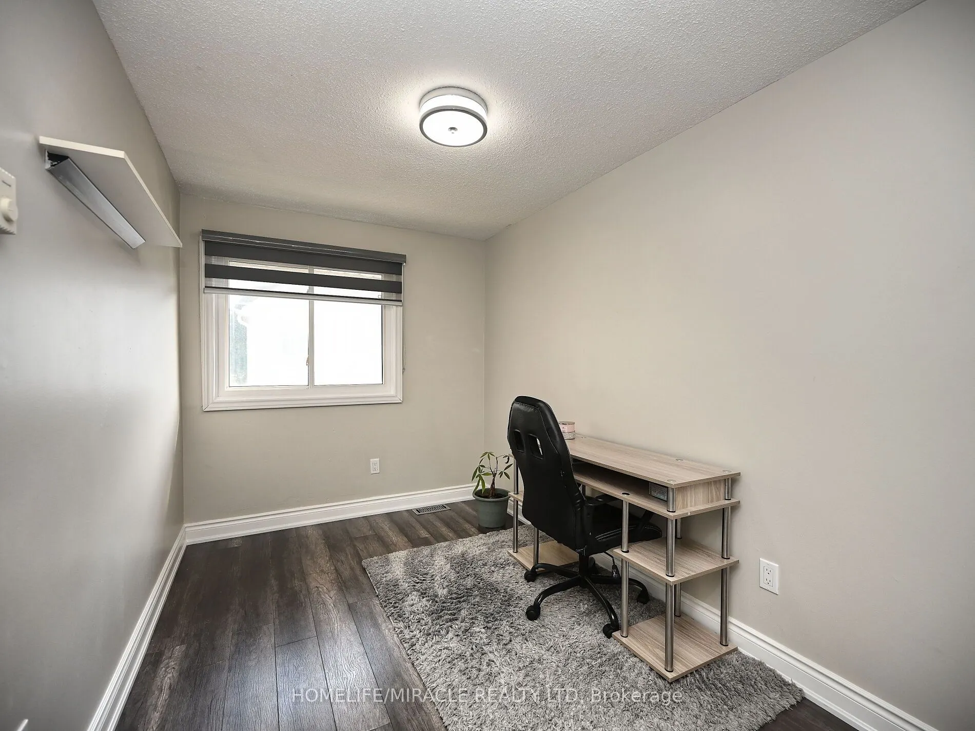 10 Grass Point Square