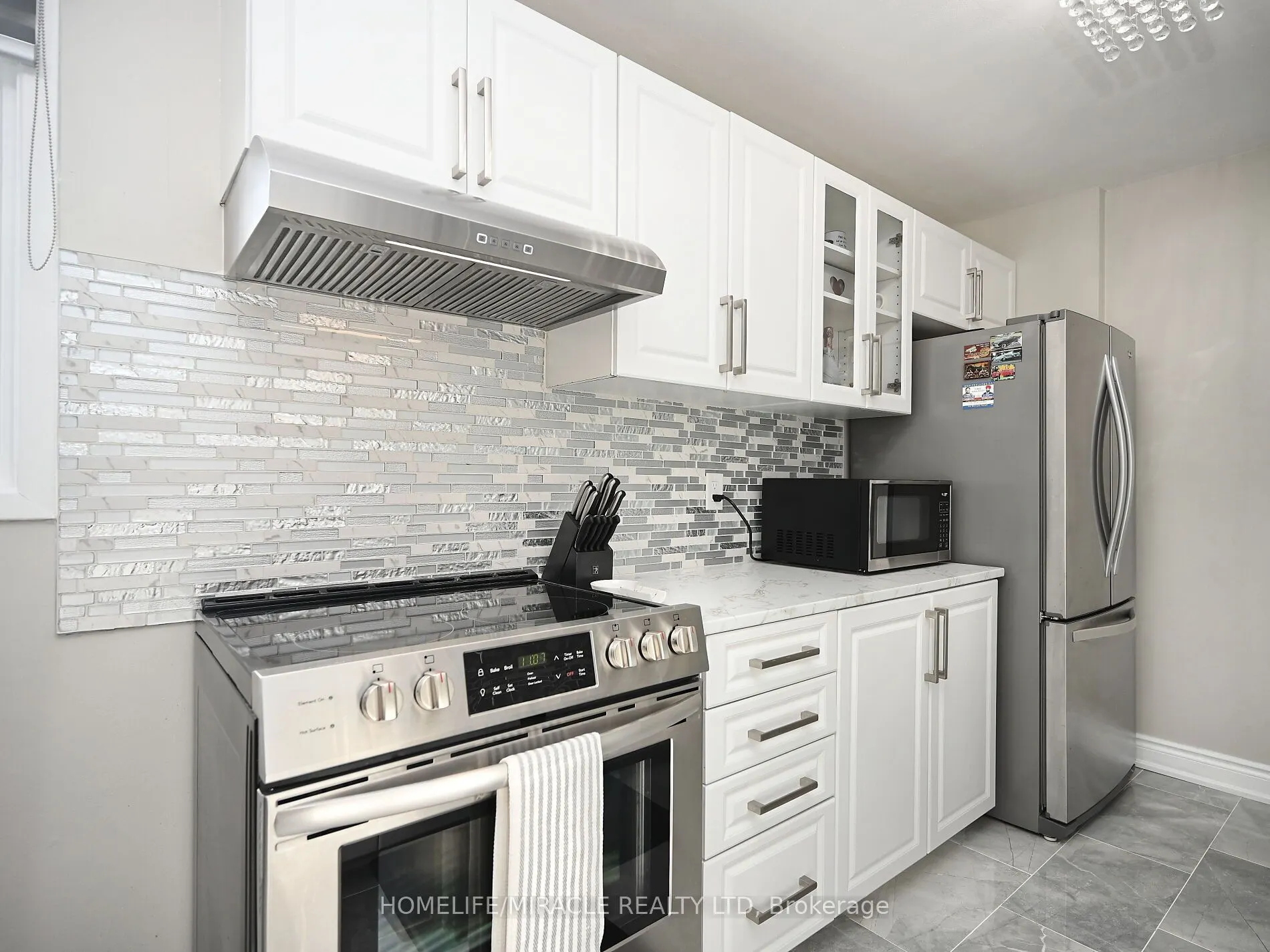 10 Grass Point Square