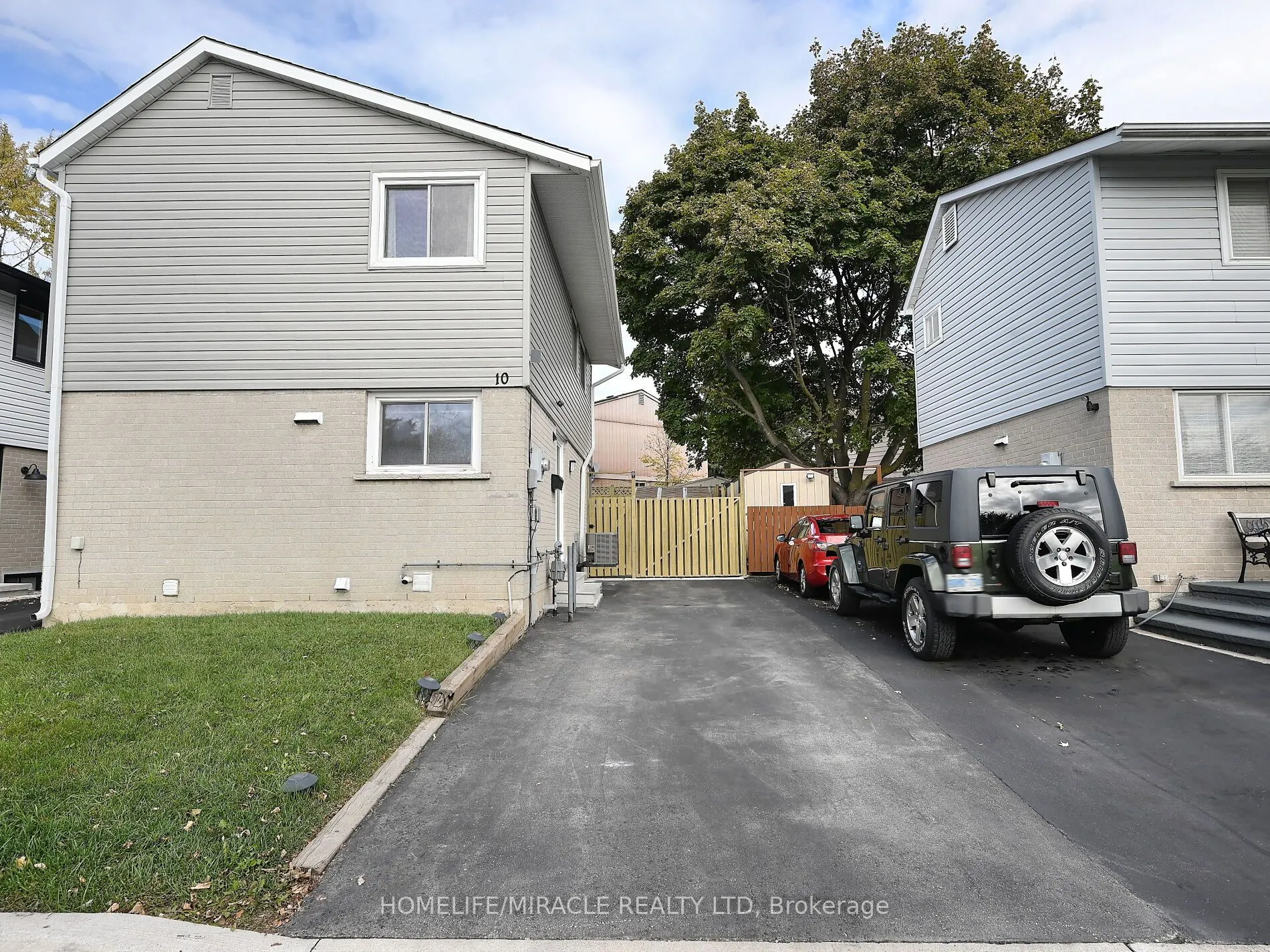 10 Grass Point Square