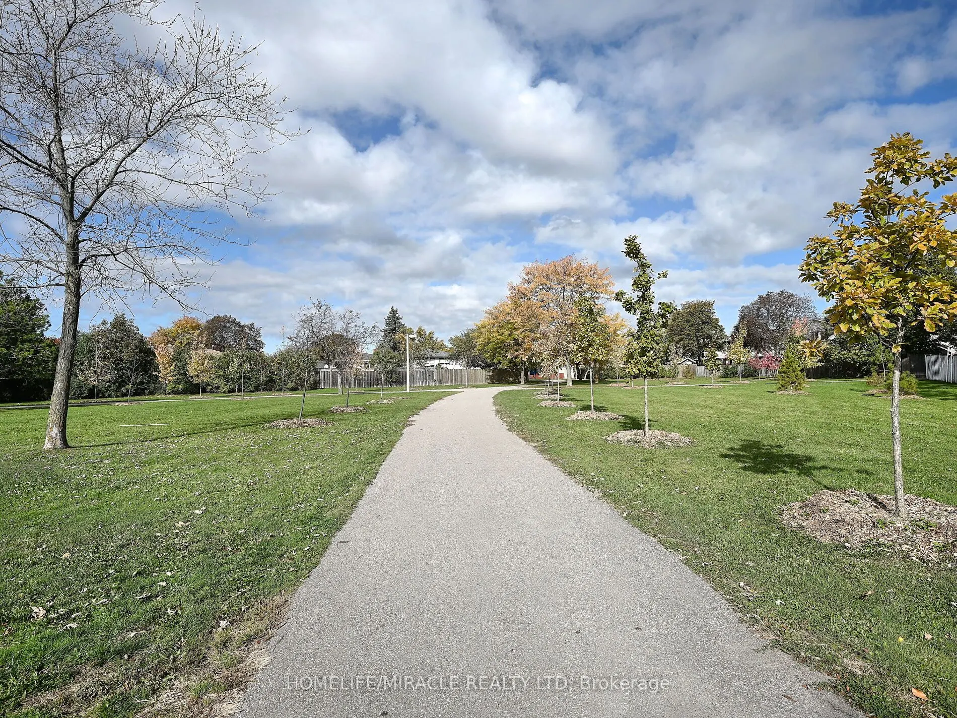 10 Grass Point Square