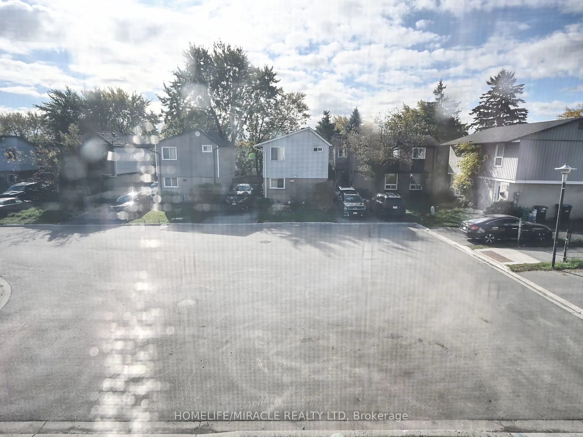 10 Grass Point Square