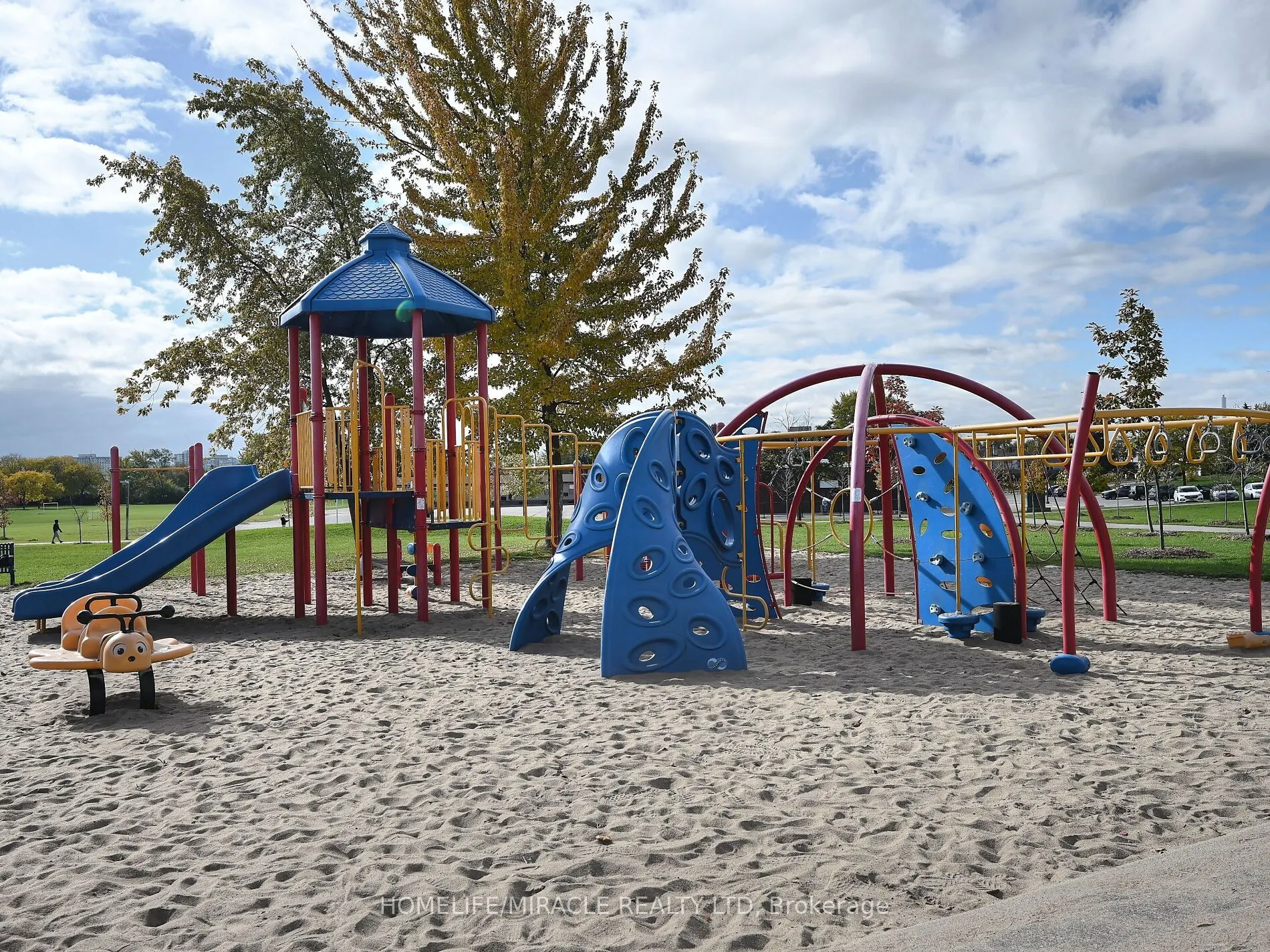 10 Grass Point Square