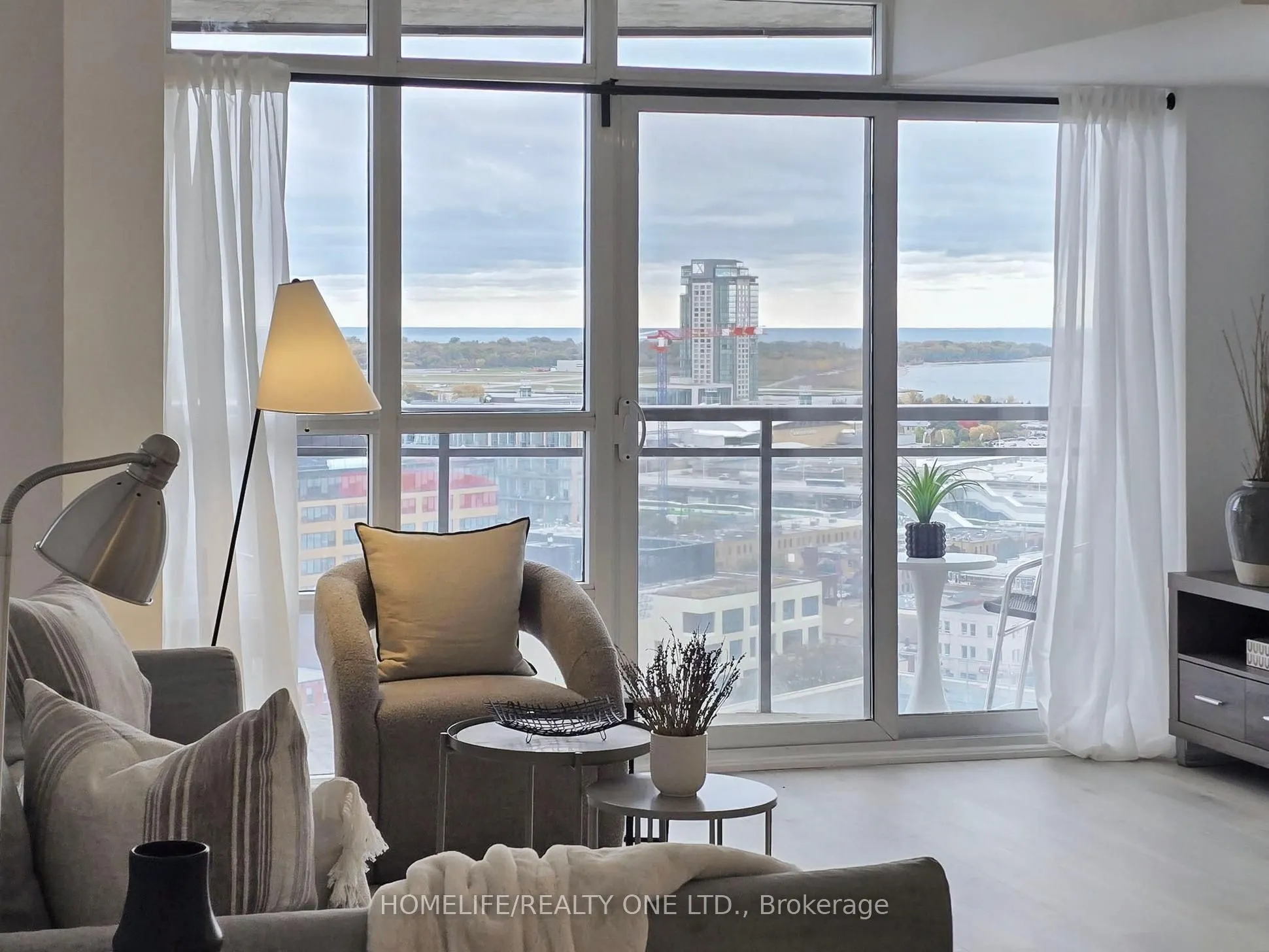 38 Joe Shuster Way, #2003