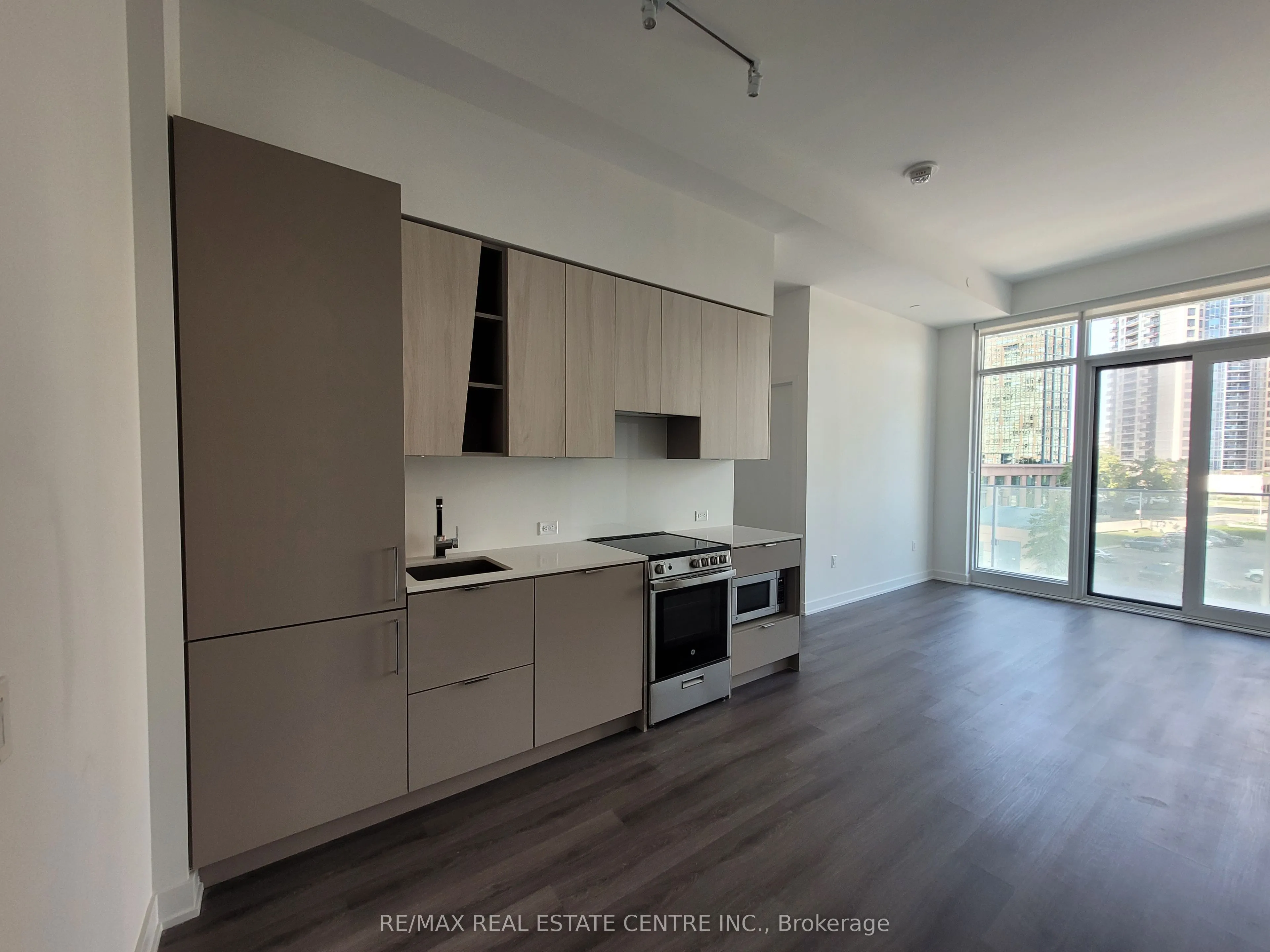 3883 Quartz Road, #302