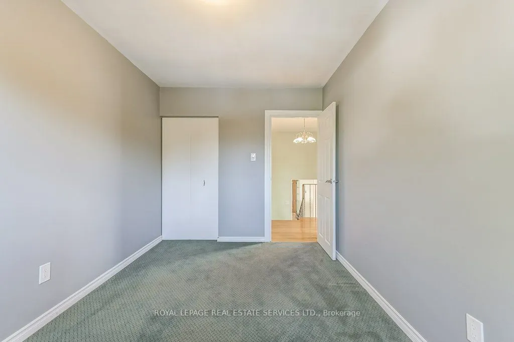 1232 Napier Crescent