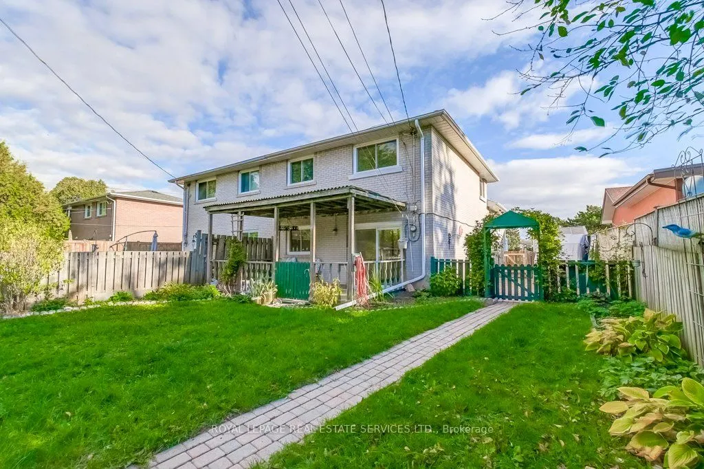 1232 Napier Crescent