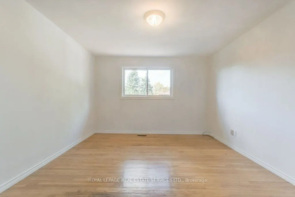 1232 Napier Crescent