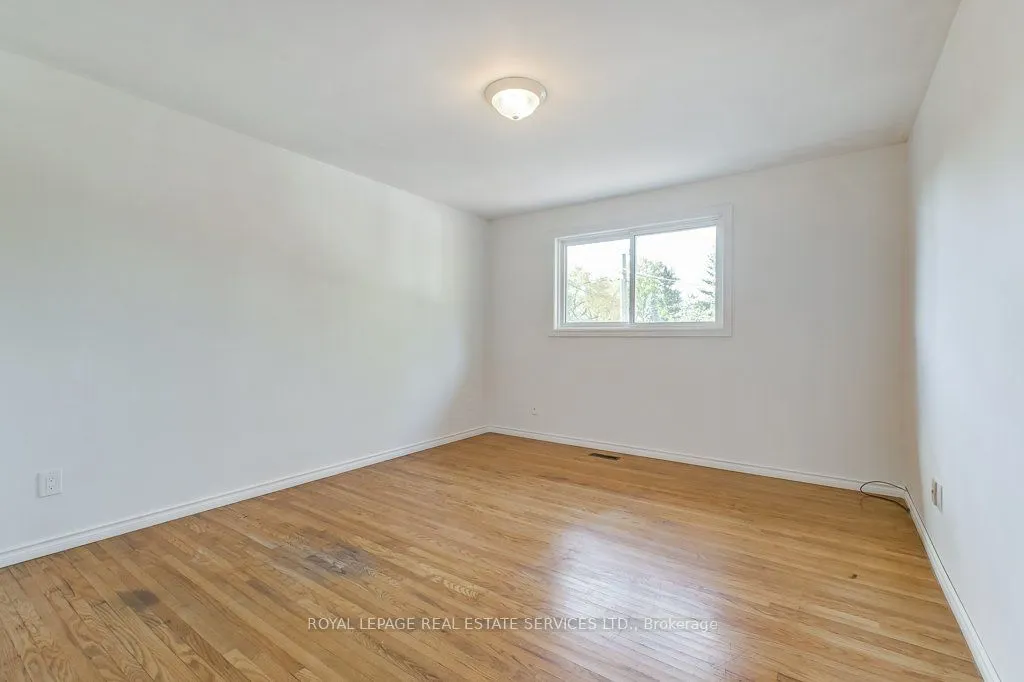 1232 Napier Crescent