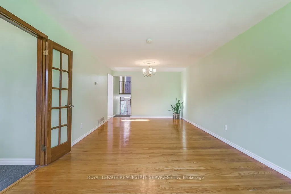 1232 Napier Crescent