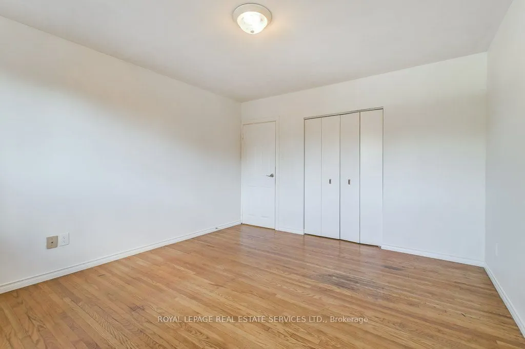 1232 Napier Crescent