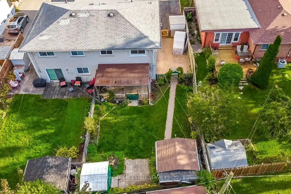 1232 Napier Crescent