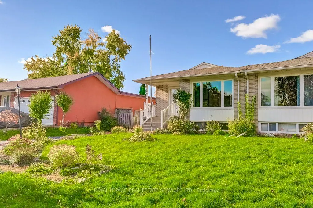 1232 Napier Crescent