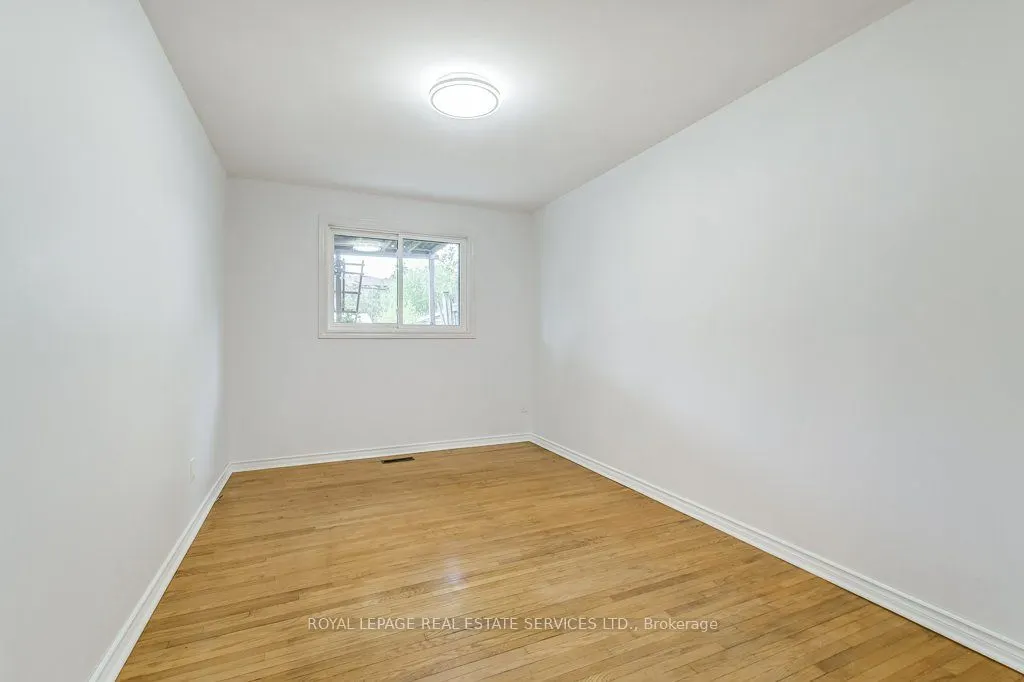 1232 Napier Crescent