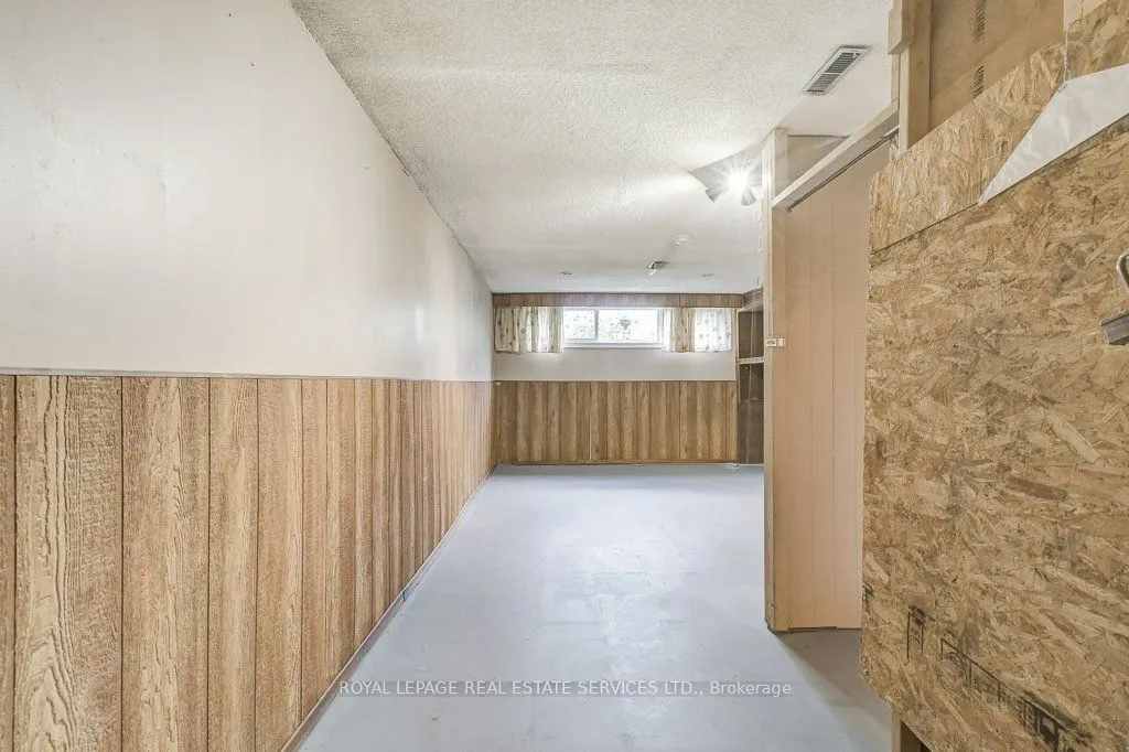 1232 Napier Crescent