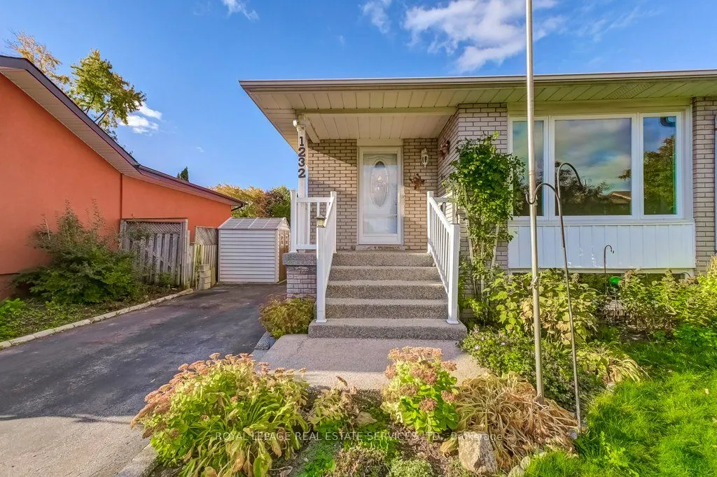 1232 Napier Crescent