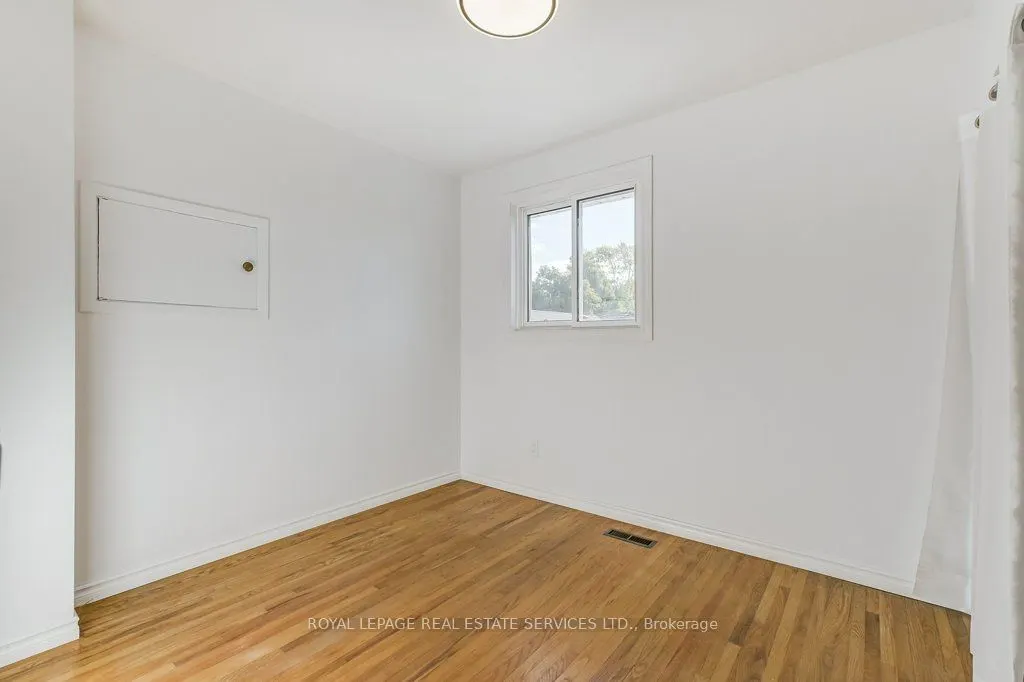 1232 Napier Crescent