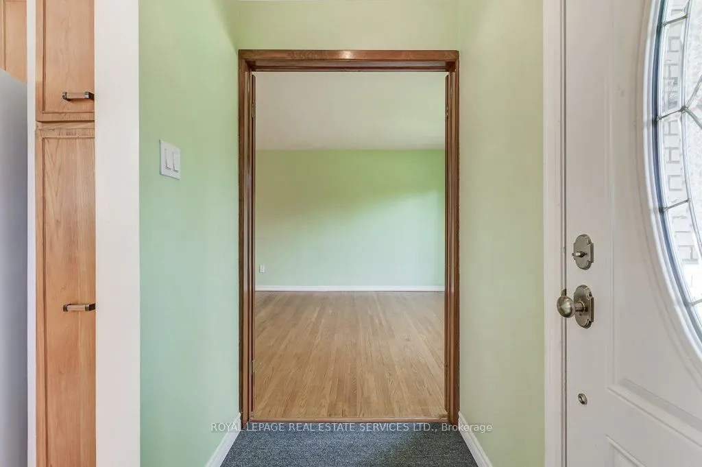 1232 Napier Crescent