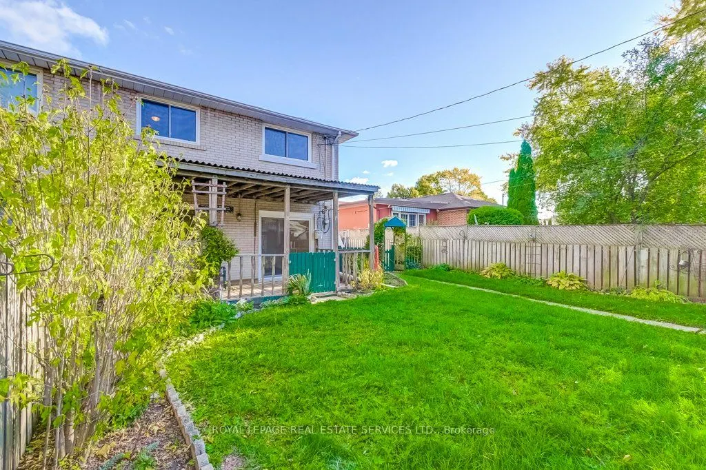 1232 Napier Crescent