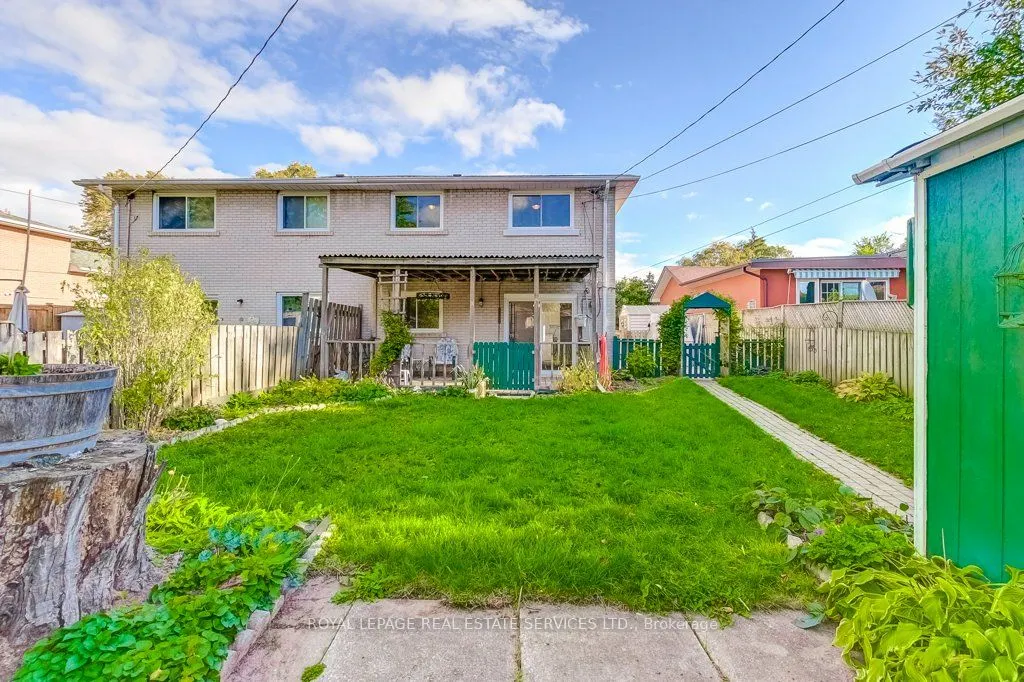 1232 Napier Crescent