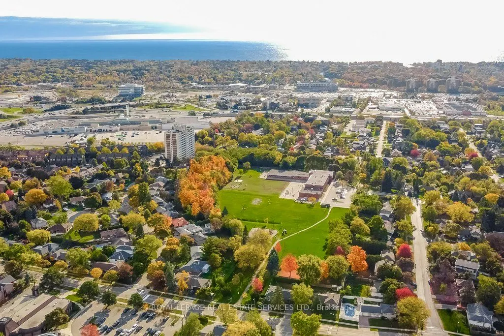 1232 Napier Crescent