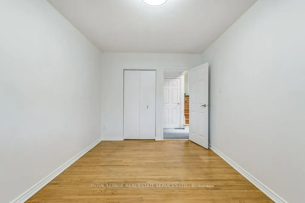 1232 Napier Crescent