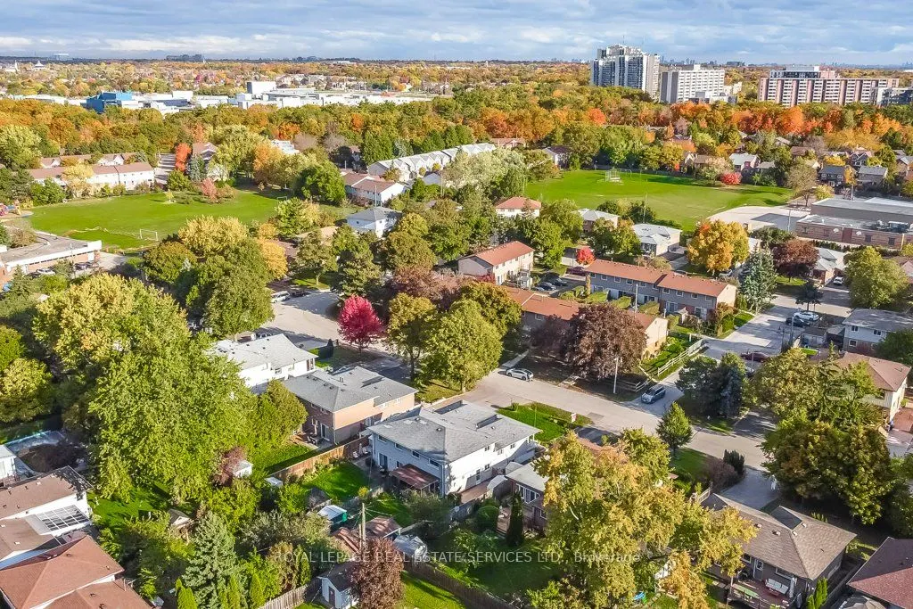 1232 Napier Crescent